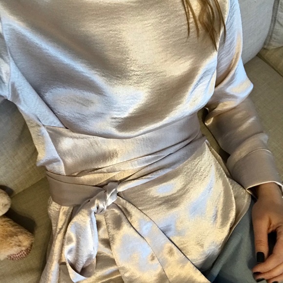 Satin long sleeve blouse - Picture 3 of 6